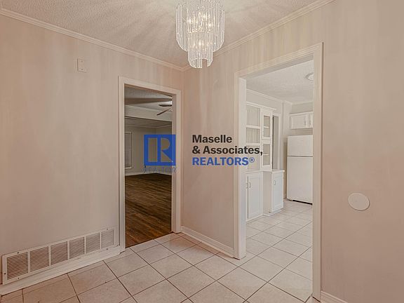 5th image of 394 Brookwood Lake Pl