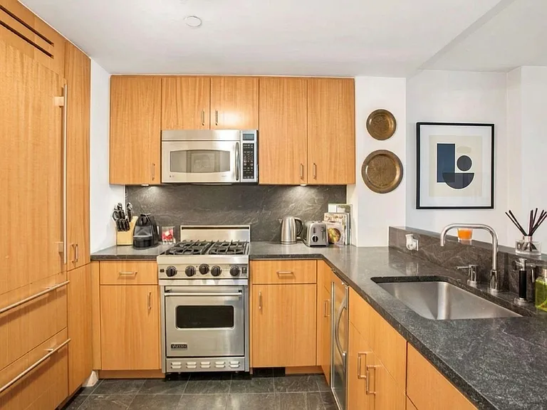 100 W 58th St #12F — Photo 1