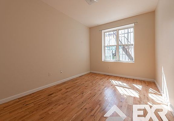3rd image of 298 Crown St #2