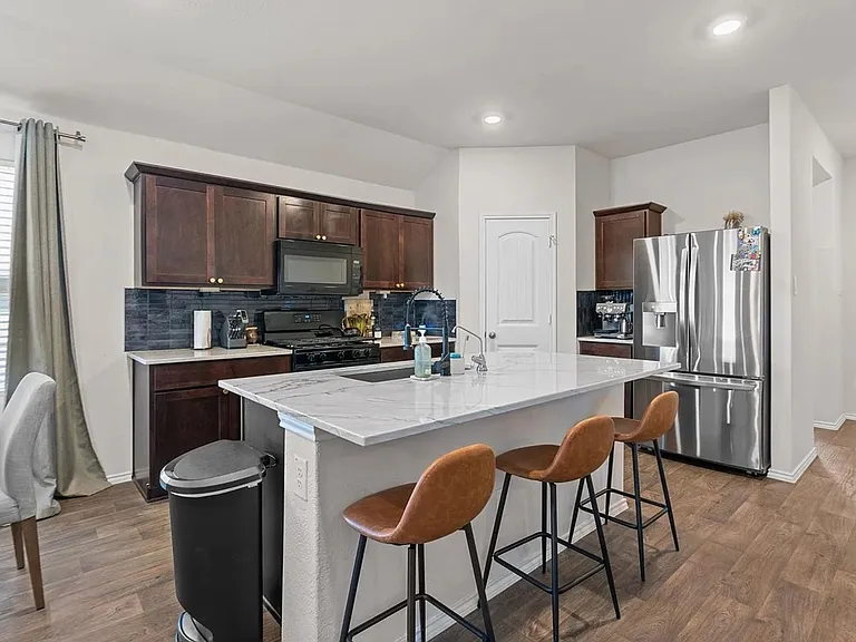 124 Brody Ln — Photo 2