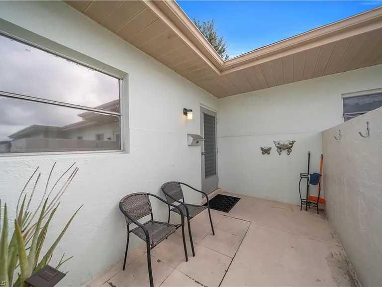 730 Joel Blvd — Photo 2