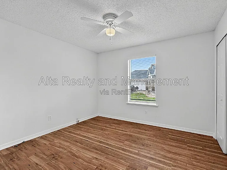 8426 Country Bend Cir W — Photo 26