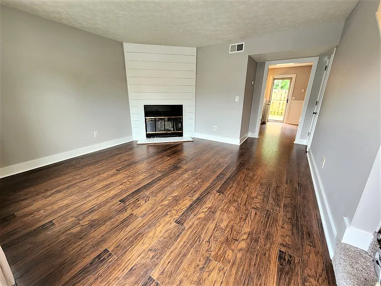 141 Thistle Ln — Photo 2