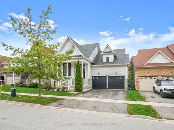 102 Diana Way, Barrie, ON L4M 7J2