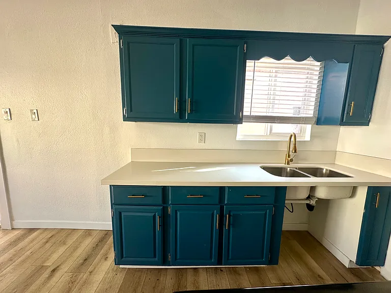 1033 Hoffman Ave #12 — Photo 9
