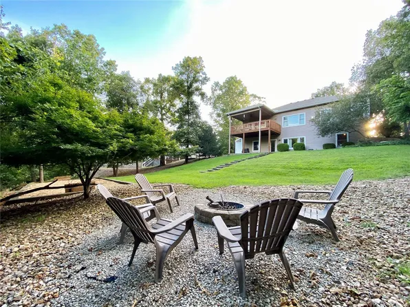 200 Foxhead Shores Dr, Linn Creek, MO 65052