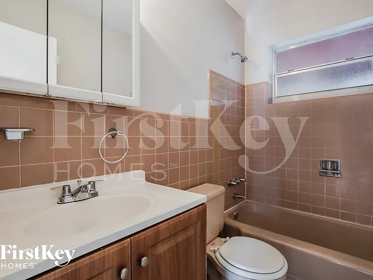 621 SW 69th Ter — Photo 10