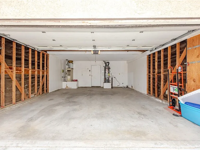 10415 Buckboard Cir — Photo 16