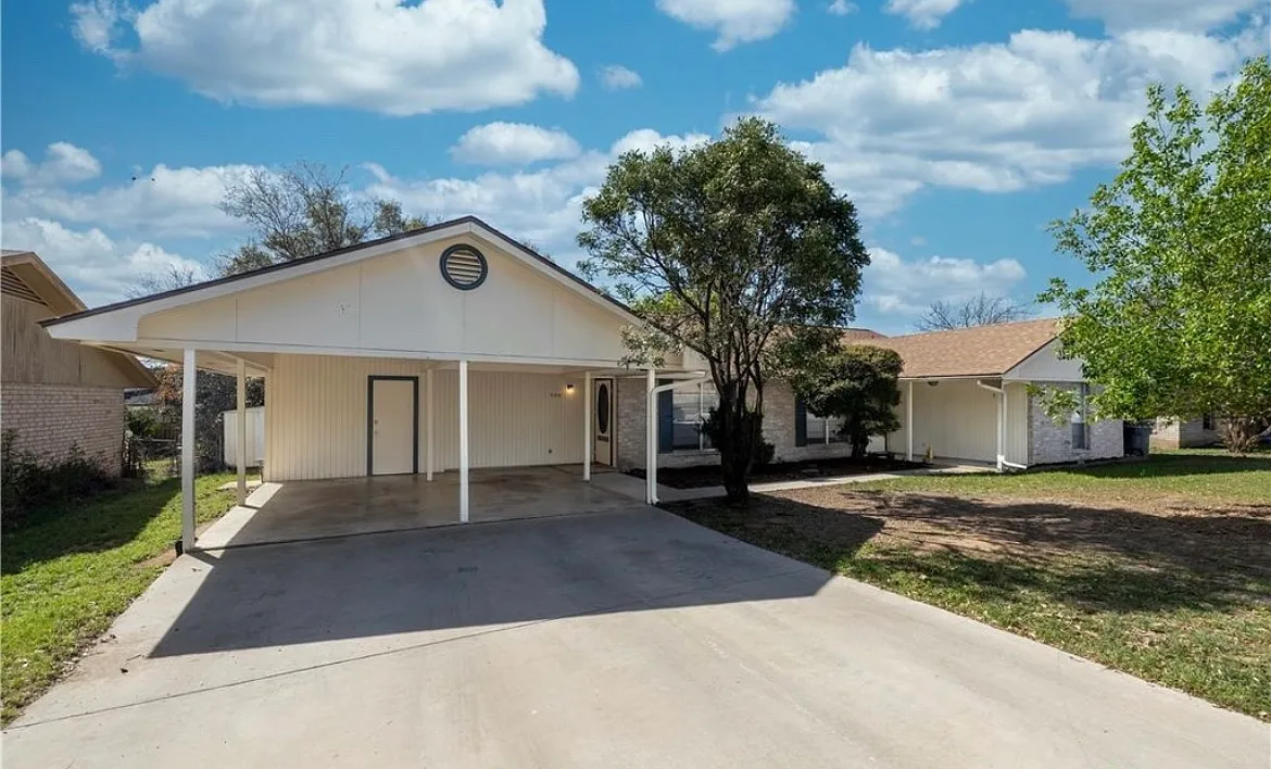 2 bed, $1,295 — Photo 1