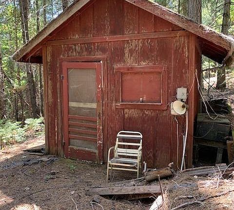 4th image of 27190 Columbia Dr