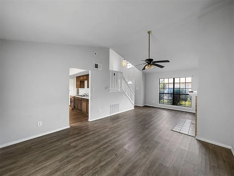 28 Brewster Ct — Photo 7