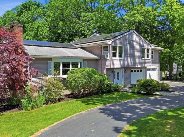 289 Concord Rd, Bedford, MA 01730