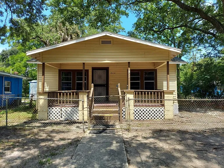 2610 Henrietta St — Photo 3