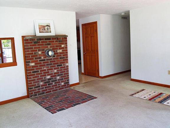 3rd image of 14 Lakewood Dr