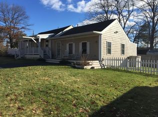 33 Oakland Ave, Tyngsboro, MA 01879