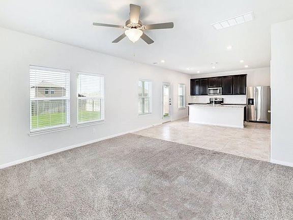 5th image of 418 Mossy Rock Dr