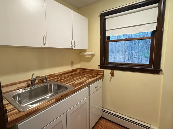 8 Brook Ln #2, Guilford, CT 06437