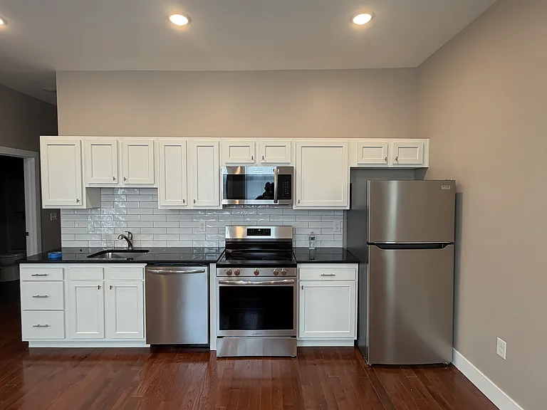 521 Warren St #2 — Photo 2