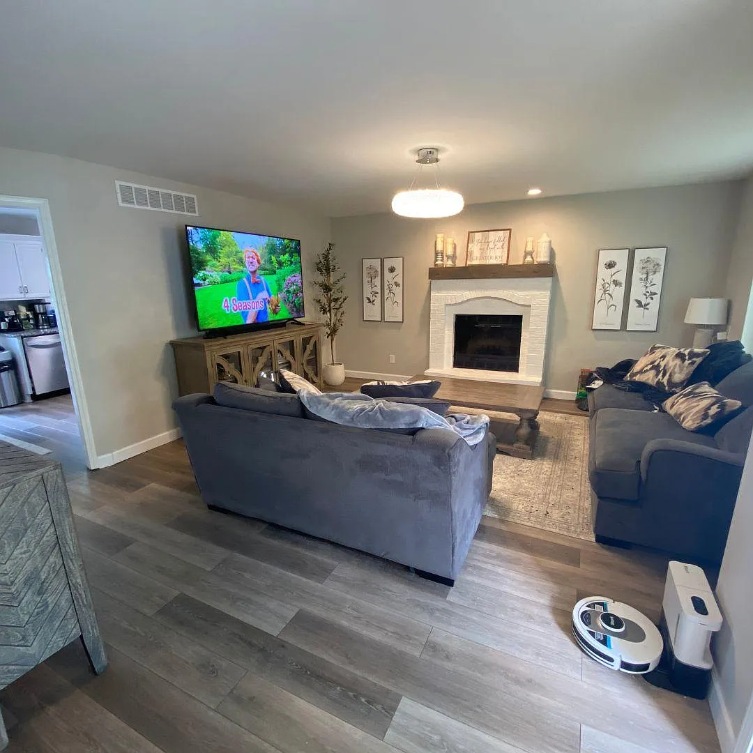 4 bed, 2850 sqft, $2,100 — Photo 1