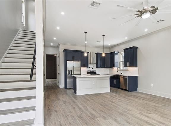 2nd image of 2318 Mardi Gras Blvd