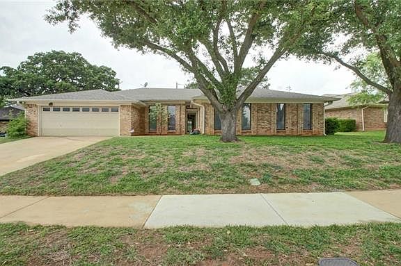 2nd image of 2077 Parkridge Dr