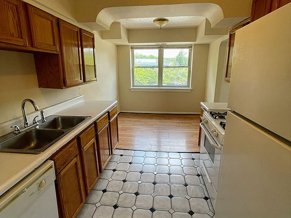 2nd image of 994 Cleveland Ave APT 2