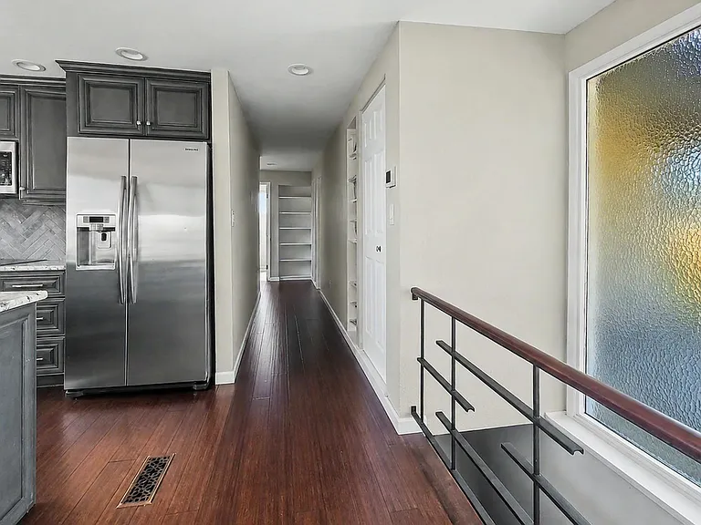 16815 NE 6th Pl — Photo 7