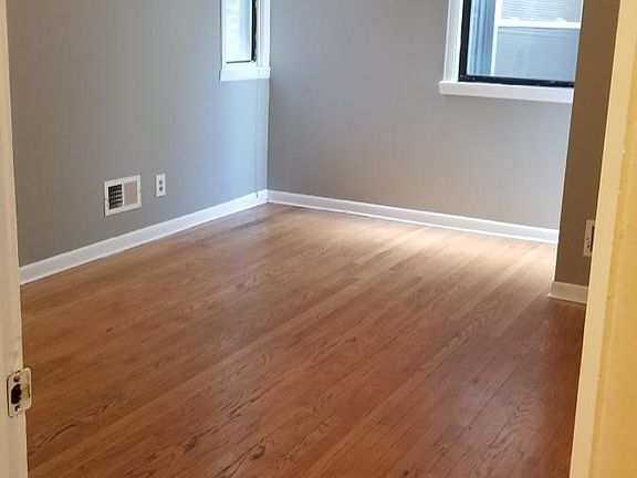 2nd image of 2265 N Lincoln Ave
