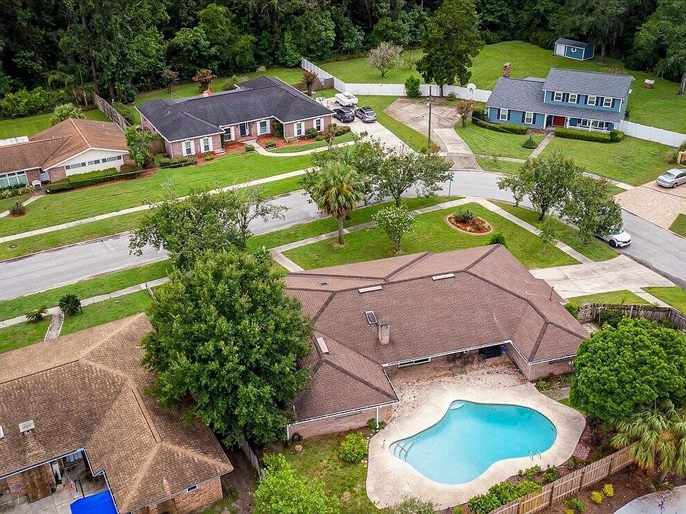 2nd image of 7111 Holiday Rd S