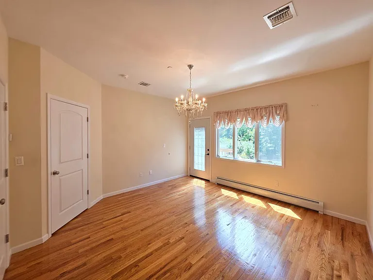 16 Allen Pl #1 — Photo 7