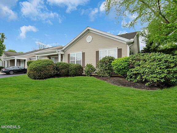 5th image of 419 Spring Meadow Drive