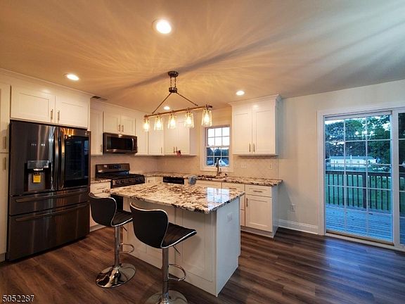 5th image of 510 Parkwood Ct