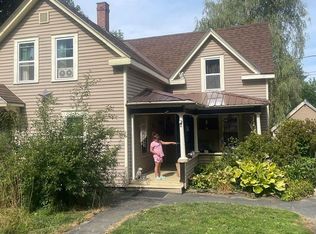 34 Price St, Calais, ME 04619