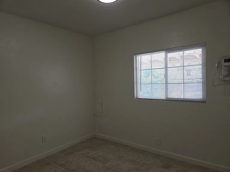6255 W Mountain View Ave — Photo 7