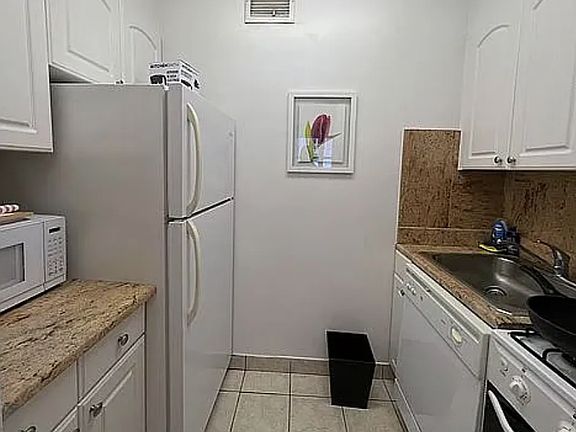4th image of 159 W 53rd St APT 31A