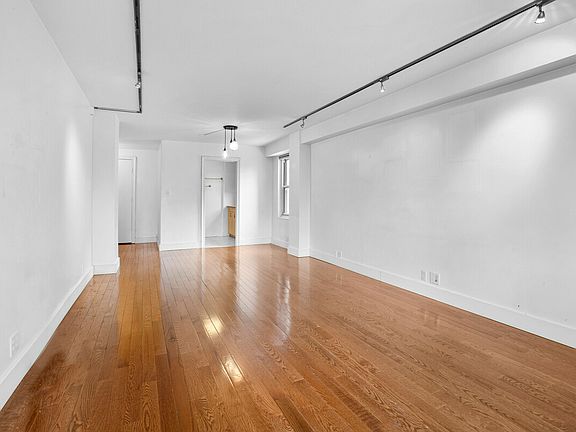 5th image of 224 E 60th St APT 8C