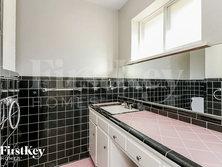 3500 Creston Ave — Photo 13