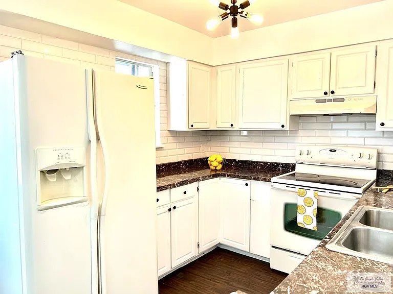 3908 Las Palmas Cir — Photo 11