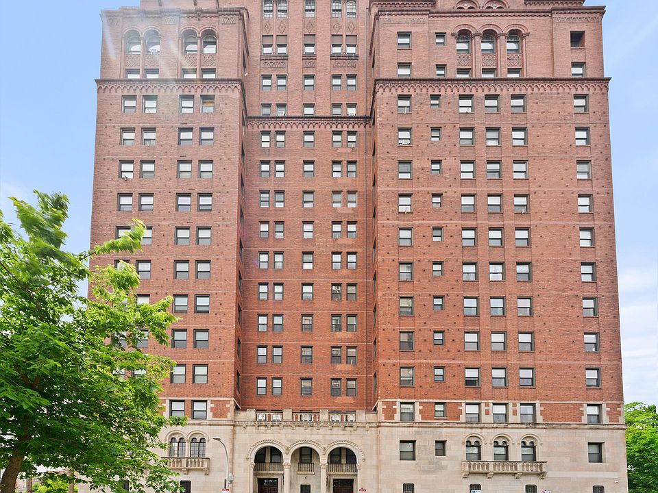 1st image of 6700 S Crandon Ave APT 6C