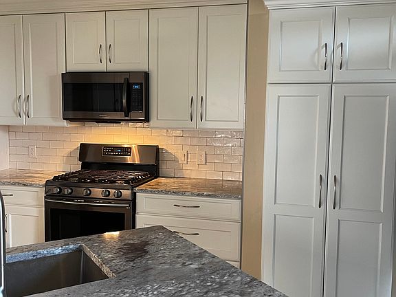 2nd image of 139 N Aspen Ct