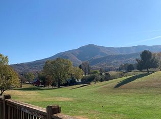 3949 Round Top Dr, Sevierville, TN 37862