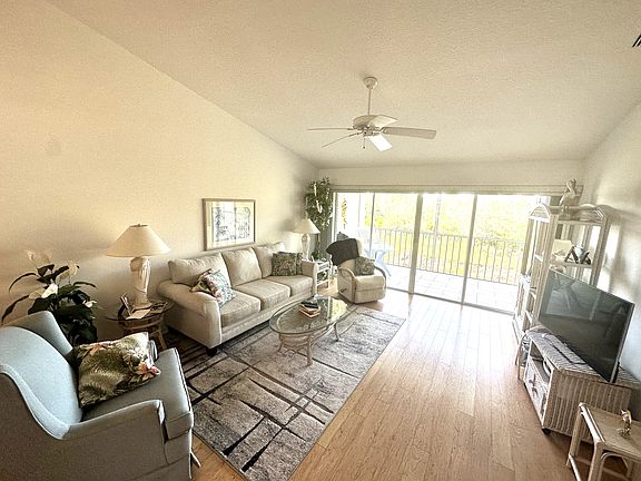 2nd image of 204 Silver Lake Dr Unit 203