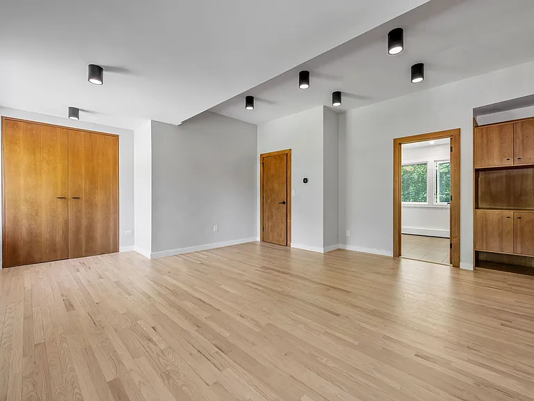 439 Summit St — Photo 17