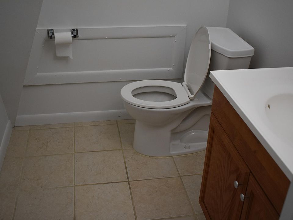 2nd image of 330 W Sycamore St #6