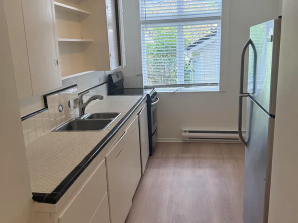 3371 Chesterfield Ave #102, North Vancouver, BC V7N 3N2