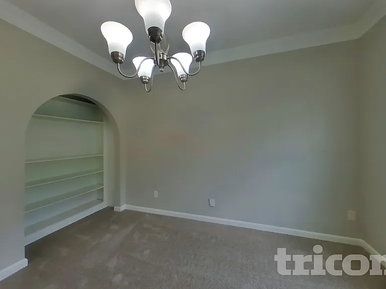 115 Victor Ln — Photo 3