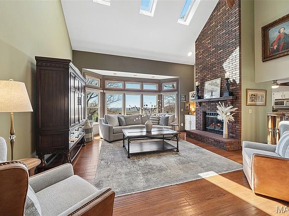 5th image of 1553 Ridge Rd