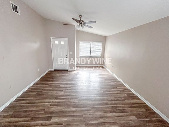 3rd image of 612 Vermont Ave