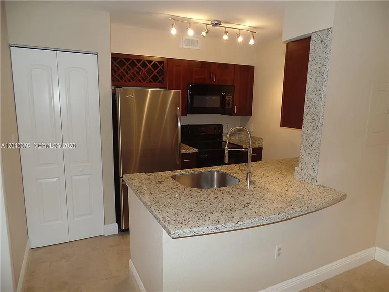 2811 N Oakland Forest Dr #205 — Photo 2