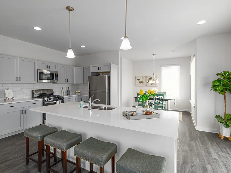 518 Bond St — Photo 4